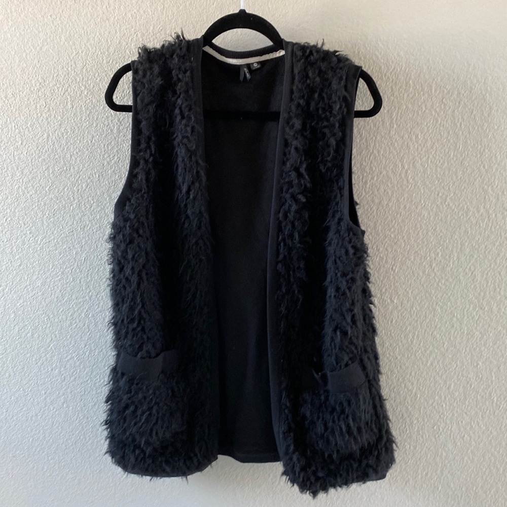 Super cute king vest with front pockets